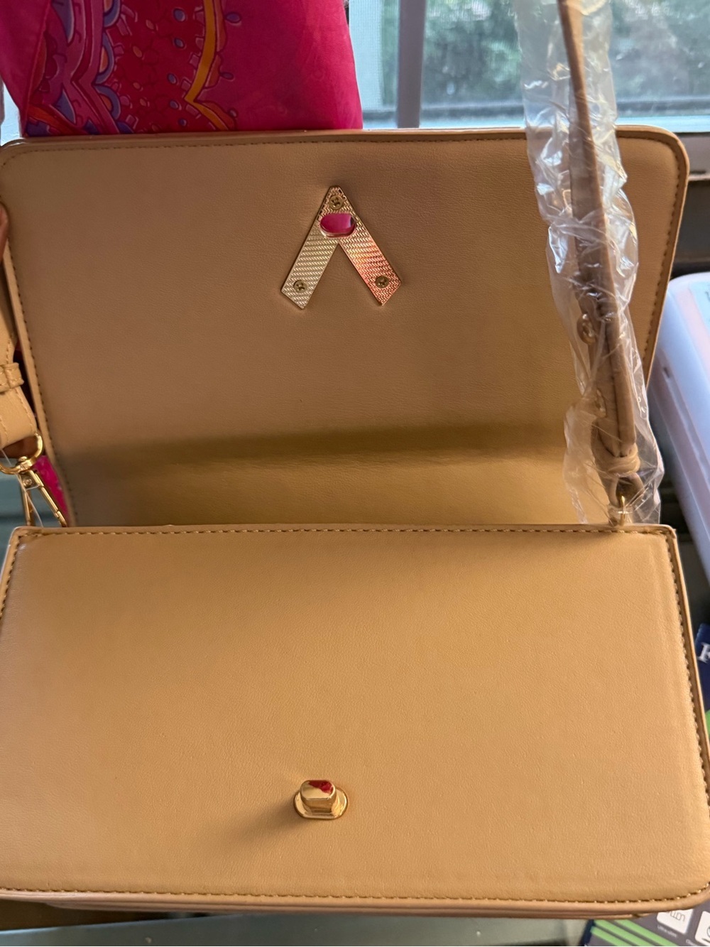 Valentino Orlandi Quilted Shoulder Bag in Beige with Gold V-Logo - Picture 6 of 6